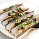 This probably isn’t an uncommon dish in Chinese restaurants, but I really appreciate the Steamed Scottish Razor Clam in Korean Black Garlic (S$11+/pc) served at The Chinese Kitchen.