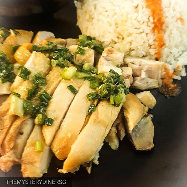 盐焗鸡饭 $4.50

#chicken #rice #hawker #dinner #foodie #foodiesg #sgfoodie #foodgram #instafood #burpple #foodster #foodporn