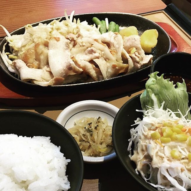 buta teishoku set at $10.90, includes rice, Miao soup and salad.