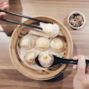 📍 Ju Hao Xiao Long Bao (Tiong Bahru Plaza)⚊In picture is their 3 in 1 XLB ($8) which has their signature Xiao Long Bao in 3 flavours - original, salted egg yolk and chilli crab.