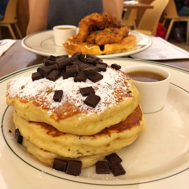 Pancakes with chocolate chunks