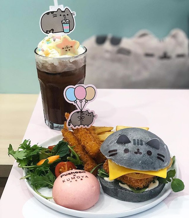 Pusheen burger ($20) and iced chocolate ($10.90) 🍔🍟🍫😋 Food was not only adorable, but yummy as well!