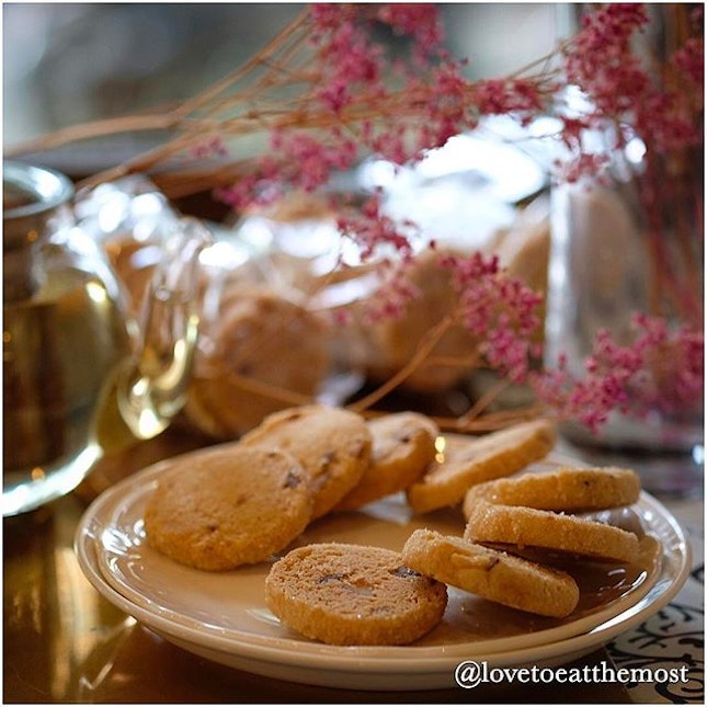 Homemade Macadamia cookies from @nichesavour ————————————————————————
#nichesavoureuse #macadamia
#cookies 
#lovetoeatthemost