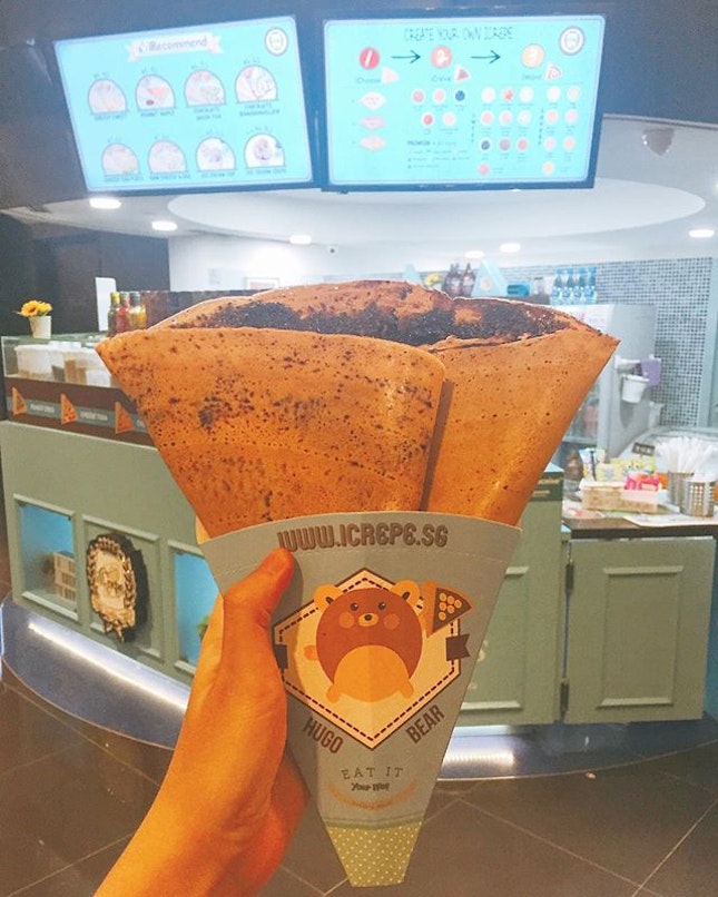 🍩I bring my crepe to movie🍕Here is my customized crepe with original+chocolate sauce🍫+banana topping 🍌 ($5.1) Now you can get your own customized crepe at @icrepecathay 🤓😚Step 1: choose your crepe flavor Step 2: choose your sauce spreadStep 3: choose your topping It's cranky yet so yummy 😋😋😋Rating: ⭐️⭐️⭐️⭐️.