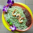 Because it's food and its Hokkien Mee and this frame happens to be a color frame therefore.
