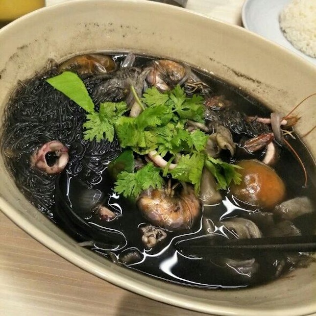 Tom Yum "black" with Glass Noodle