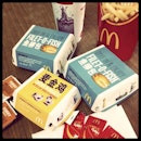 My combo lunch, best deal of the day. McLunch Up-sized 6P Chicken McNuggets Meal ($5) + 1-for-1 Filet-O-Fish Burger Deal ($4.20) = $9.20 and a HAPPY MAN! :D