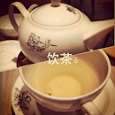 Yumcha-ing with the sister at night 😂 @geekksugar #tea #chinese #achievementunlocked