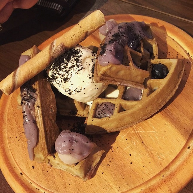 Tried the taro (yam) waffles from Froth on a prior trip.