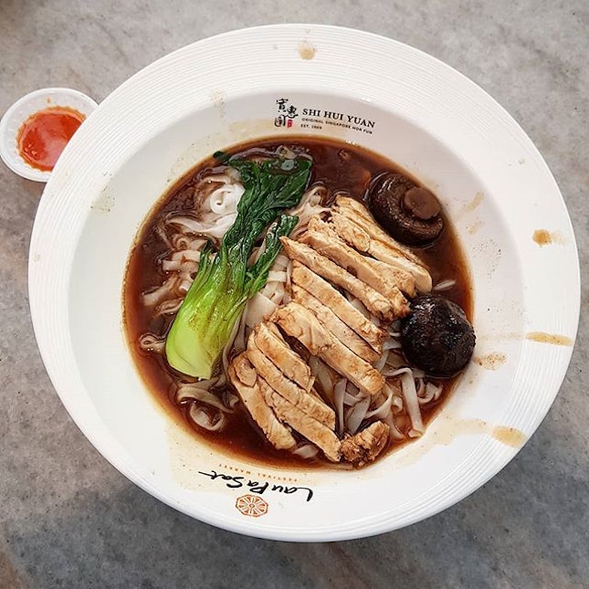 Tried out the newly opened #horfun stall Shi Hui Yuan at Lau Pa Sat couple days back!They are a 4-time @michelinguide #bibgourmand winner but I wasn't impressed, TBH!