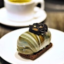 [D9 Cakery] - Café Caramelia which is embellished in gorgeous shades of glossy brown, black and white hues for the coffee lovers with layers of intense coffee crémeux.