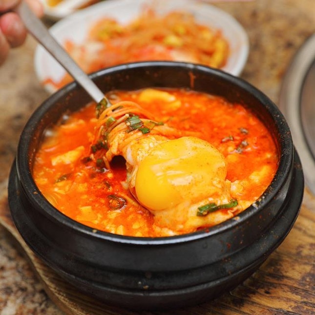 [Seoul Restaurant] - Sundubu-jjigae (spicy soft beancurd stew with clams and egg yolk).