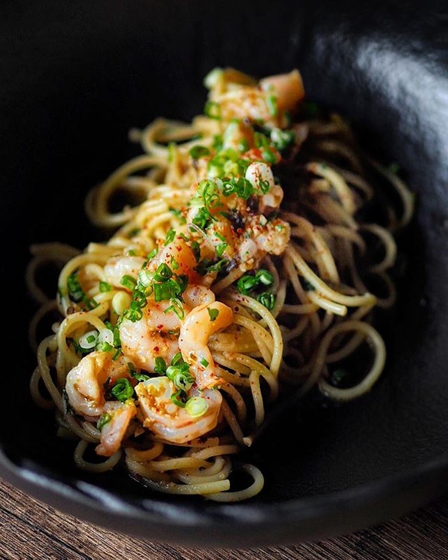 [Viio Gastropub] - Spaghetti Aglio Alio with Prawns ($9.90) which features al dente pasta tossed in a homemade prawn and olive oil mixture, giving the dish a fragrant aroma and a subtle hint of spice.