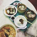 #laksa and #dimsum for #dinner at Lau pa sat #singapore #vscocam