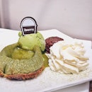 Green tea fondant with red bean..