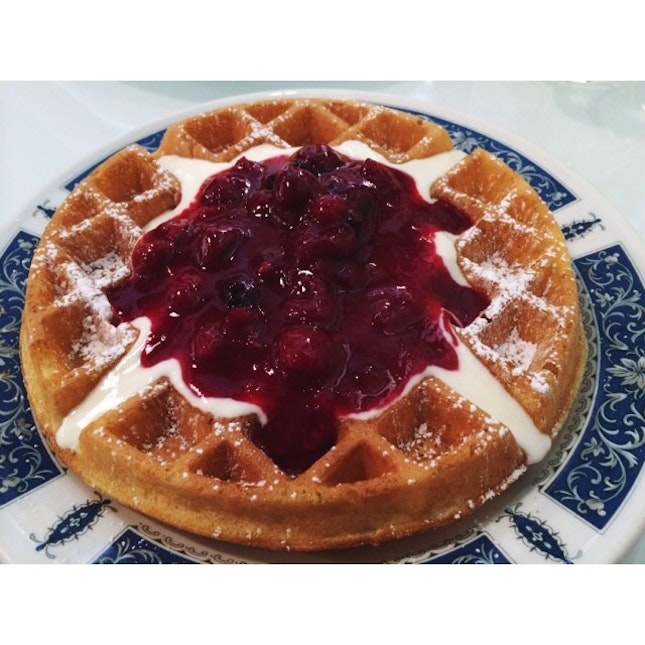 Finally get a chance to try their waffle with berry compote and Greek yogurt.