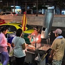 Streets food of Bangkok can look a little intimidating to foreigners, but they provide convenient and delicious meals.