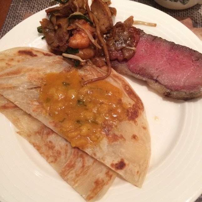 Prata With Steak And Fried Kuay Teow