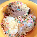 Vanilla, Chocolate & Cookies and Cream icecream!