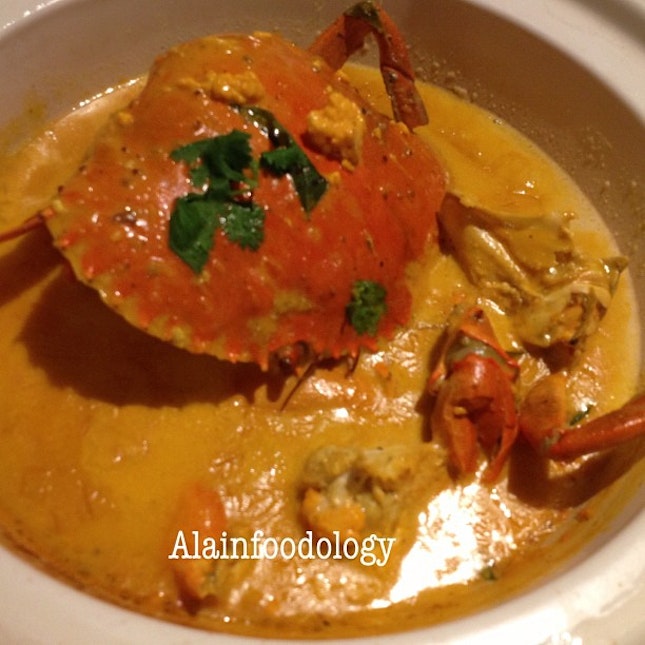 Braised Claypot Crab with Superior Broth and Pumpkin 黄金汤汁焖蟹