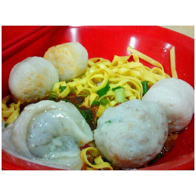 This bowl of #fishballnoodle especially the #pingpong size #fishball is worth the 30 minutes of waiting..