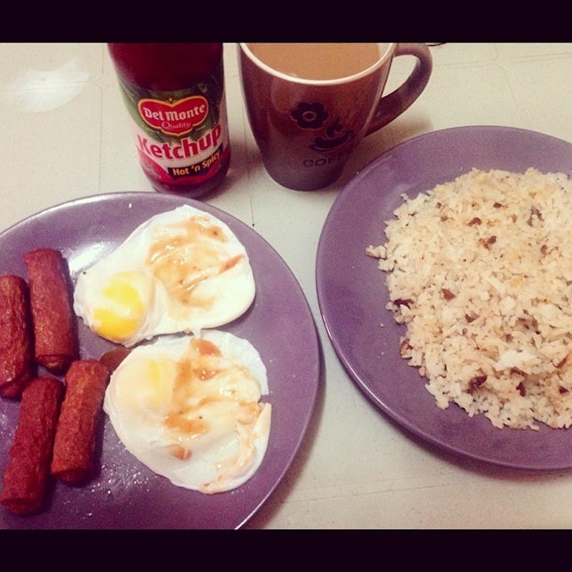 poached egg, sausage & fried rice!😋😙👌 #breakfast #sunday #foodstagram #foodie #foodblog