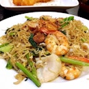 Fried Egg Noodle with Seafood