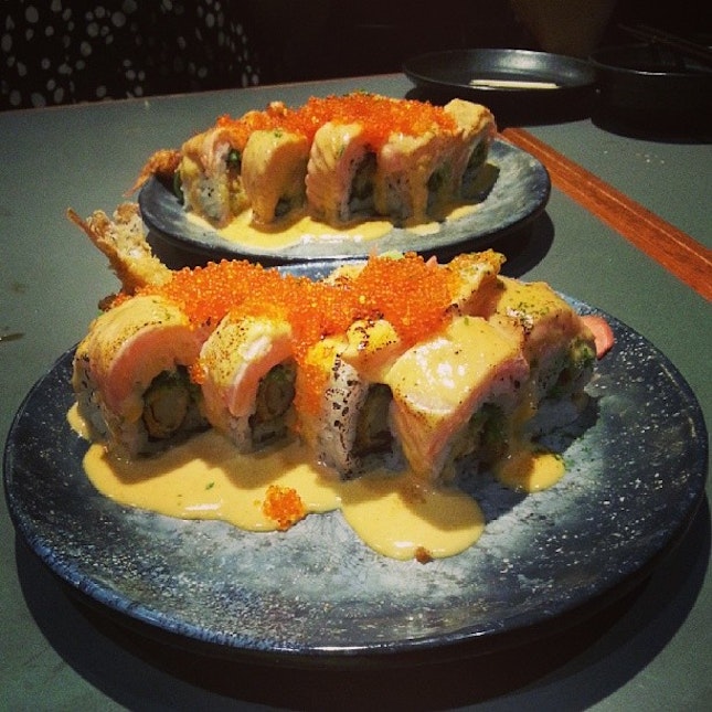 This is called Shiok Maki #shiok #shiok #maki #kohgrill #jap #instafood #igsg #burpple #bday #dinner #foodporn #sushi #salmon #yumtomytum