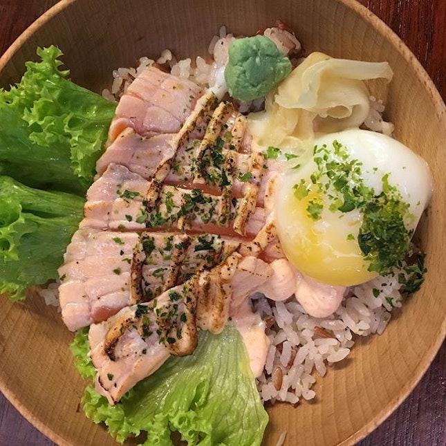 Mentaiko Salmon w Brown Rice + Egg
Portions and prices hit a sweet spot here especially for office lunch crowds who are looking for something light and tasty.
