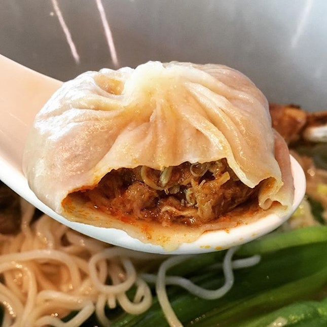 Chili Pomelo Crabmeat and minced pork xiao long bao ($9 for 4 pieces) in an elegant oriental setting.