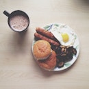 I love breakfast food lunch 👍 butter-sautéed mushroom, garlic sausages, wholemeal buns and a cup of hot chocolate with the help of @suzieszc 👏

#vsco #vscocam #instadaily #vsco_hub #vscogood #foodporn #foodgasm #topvsco #foodie #webstapick