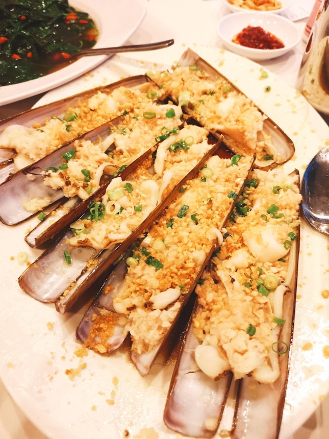 Steamed Bamboo Clams With Garlic Toppings