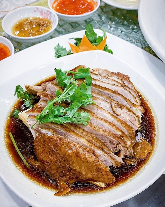 Slice by slice...I wanna eat this braised duck all day, every day.