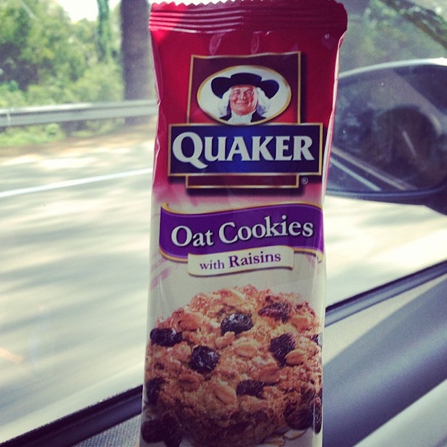 #quaker #oat #cookies #raisin #yummy I recommend this ~ 🍪