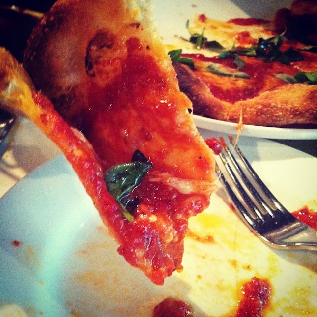 #pizza #cheese #tomato #foodporn #mozza #singapore #pizzeria #delicious #instafood #instagram #instadaily #instanesia #ig #igsg #igers #marinabaysands #mbs #margarita #yumm #food