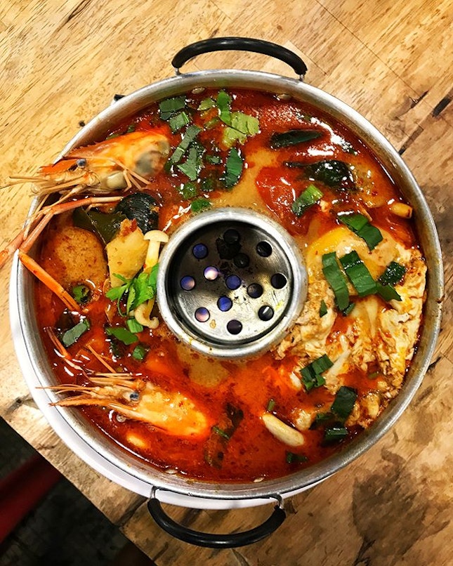 #AnythingAlsoEat - Tom Yum Goong Hot Pot
~•~•~•~•~
What's a Thailand trip without some good'ol Tom Yum Goong right?