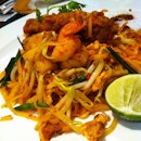 Pad Thai #rafflescityeats #8dayseats #8dayseatout @rafflescitysg  That's not all the food I aye today.