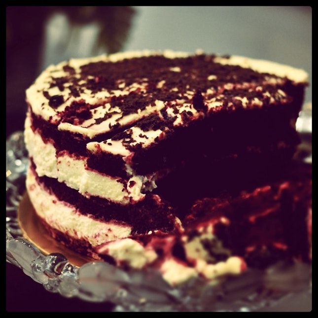 Delicious red velvet cake by fatboybakes